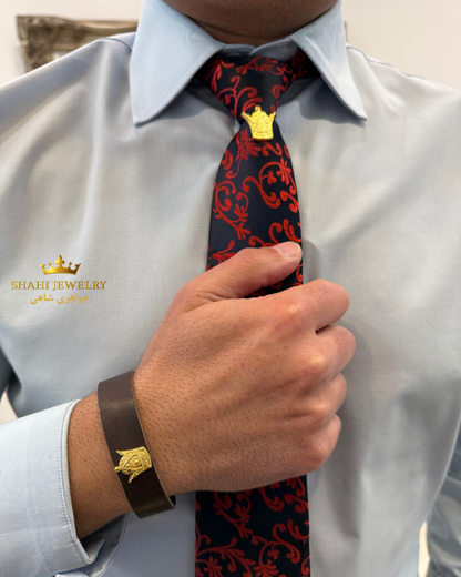 Leather bracelet with a 18k gold crown  
