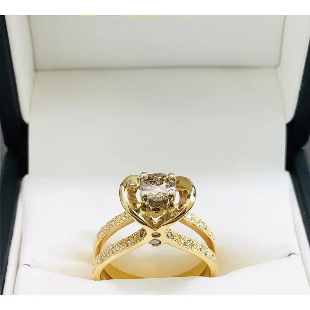 Diamond Engagement Ring in 18k Yellow Gold (Unique Style)